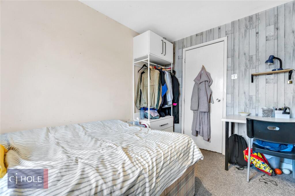 5 bedroom semi-detached house for rent