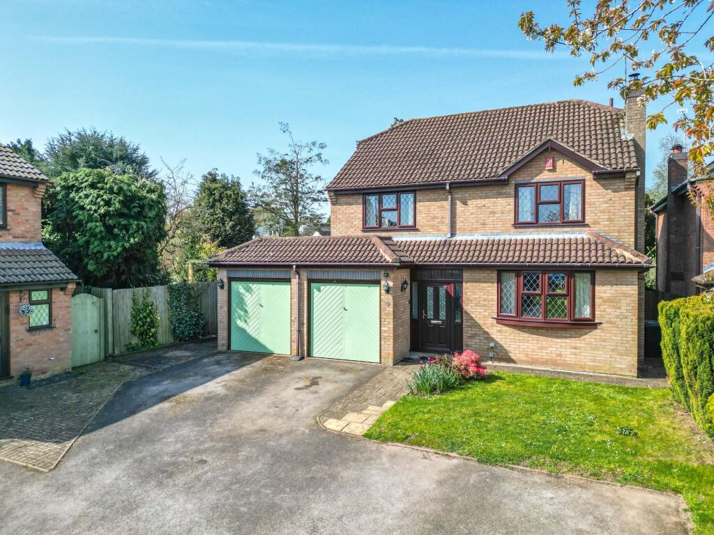 4-bed detached on Wentworth Drive, Nuneaton, CV11, £395,000