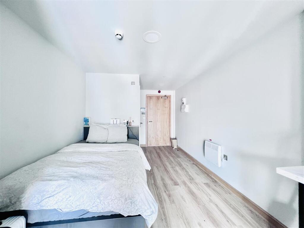 Apartment in Nottingham, Nottinghamshire - View 5