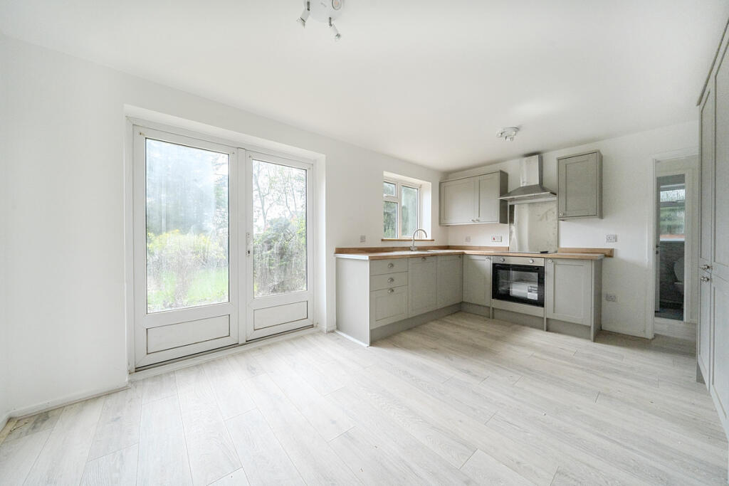 Low Fold Close, Worcester, WR2 5 photo 3