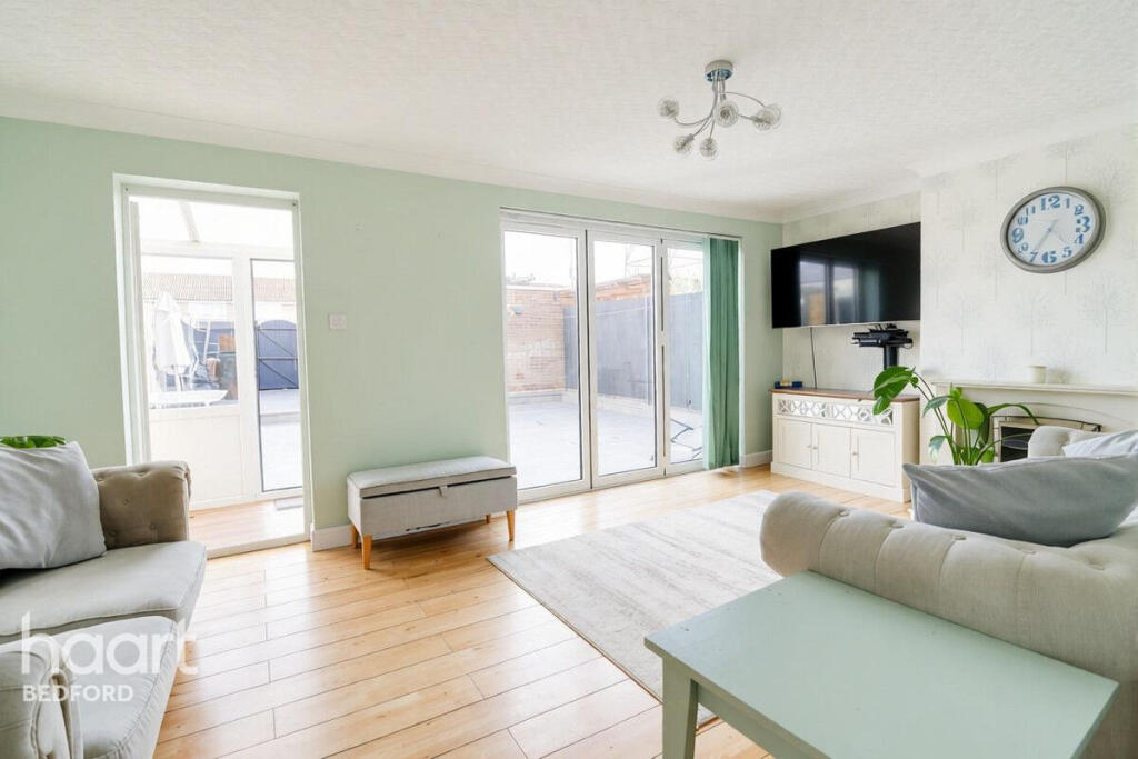 House in Bedford, Brickhill - View 4