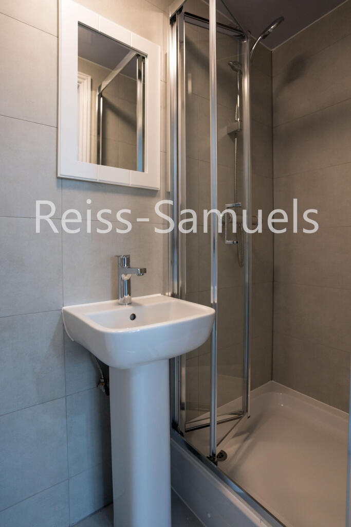 6 bedroom semi-detached house for rent