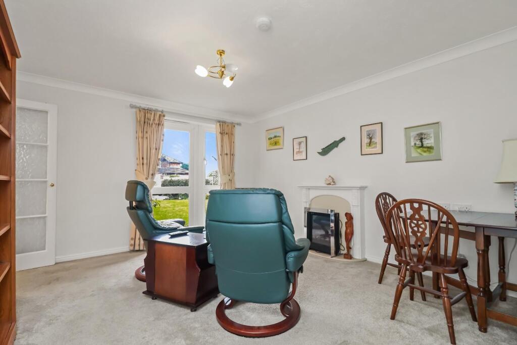 Bedford Drive, Timperley photo 3