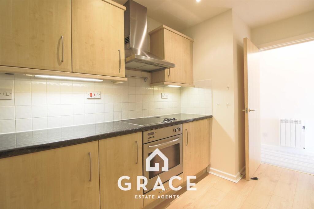 Apartment in Ipswich, Stoke - More