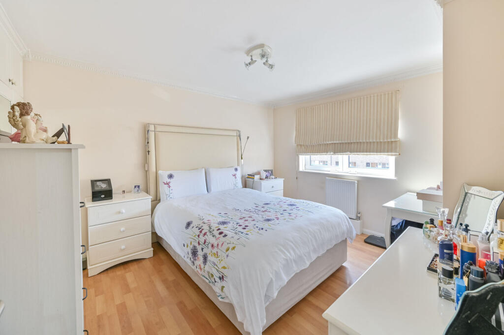 Apartment in London - More