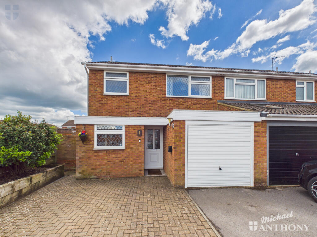 House in Aylesbury, Walton Court