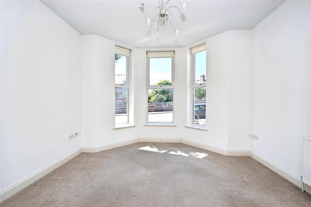 Apartment in Eastbourne, East Sussex - View 2