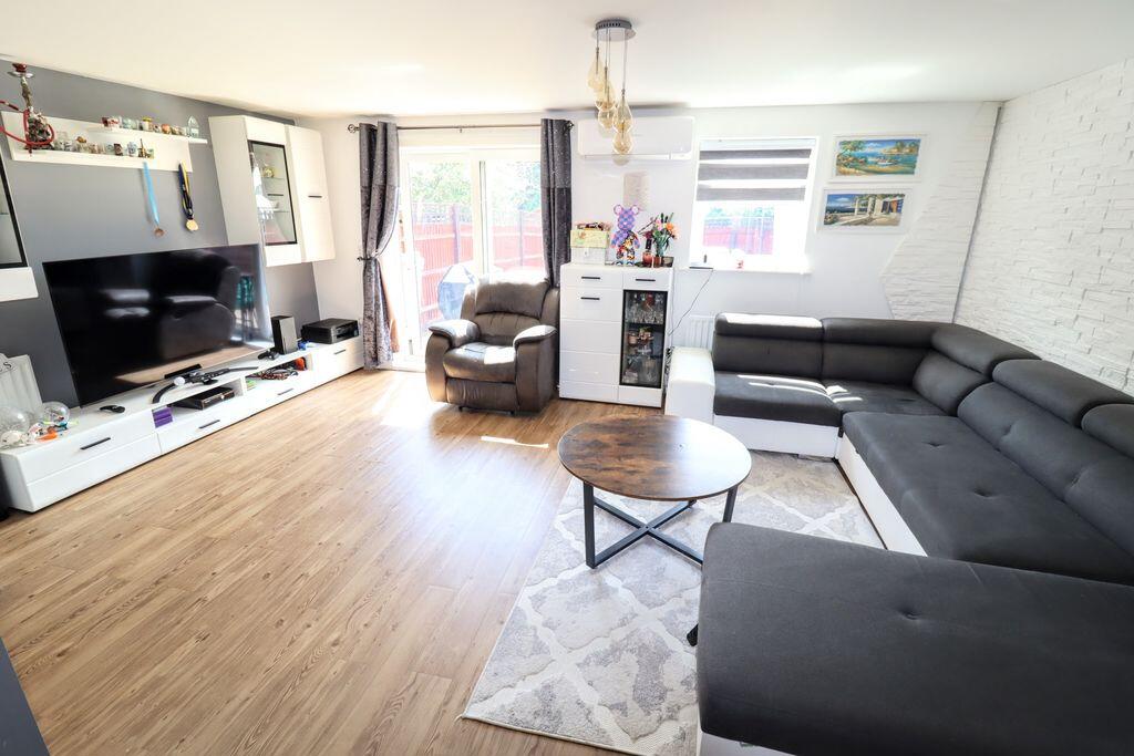 House in Milton Keynes, Bletchley and Fenny Stratford - View 3