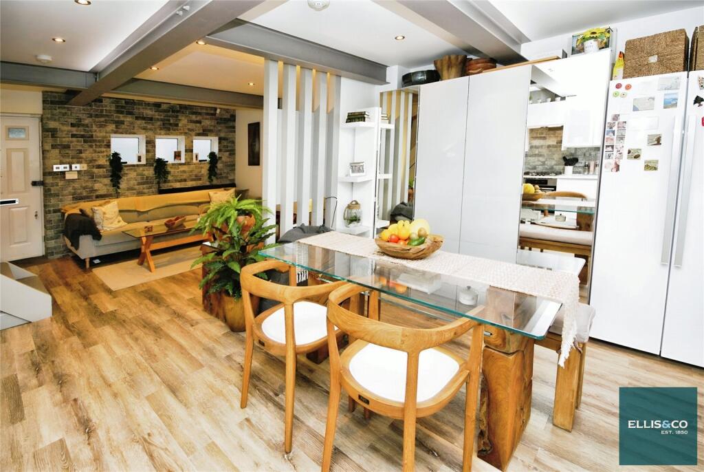 House in London - View 2