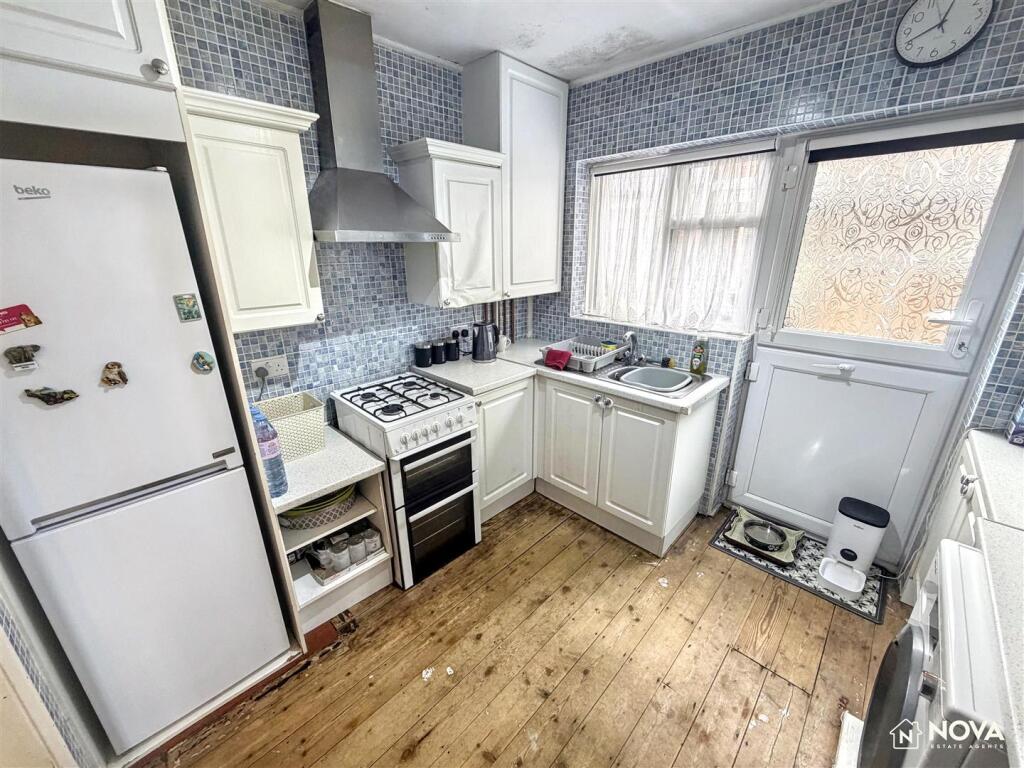 House in Luton - View 5