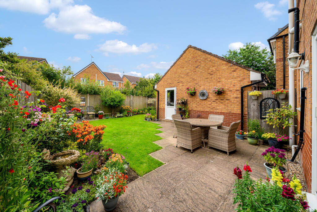 Tennyson Close, Northwich photo 4
