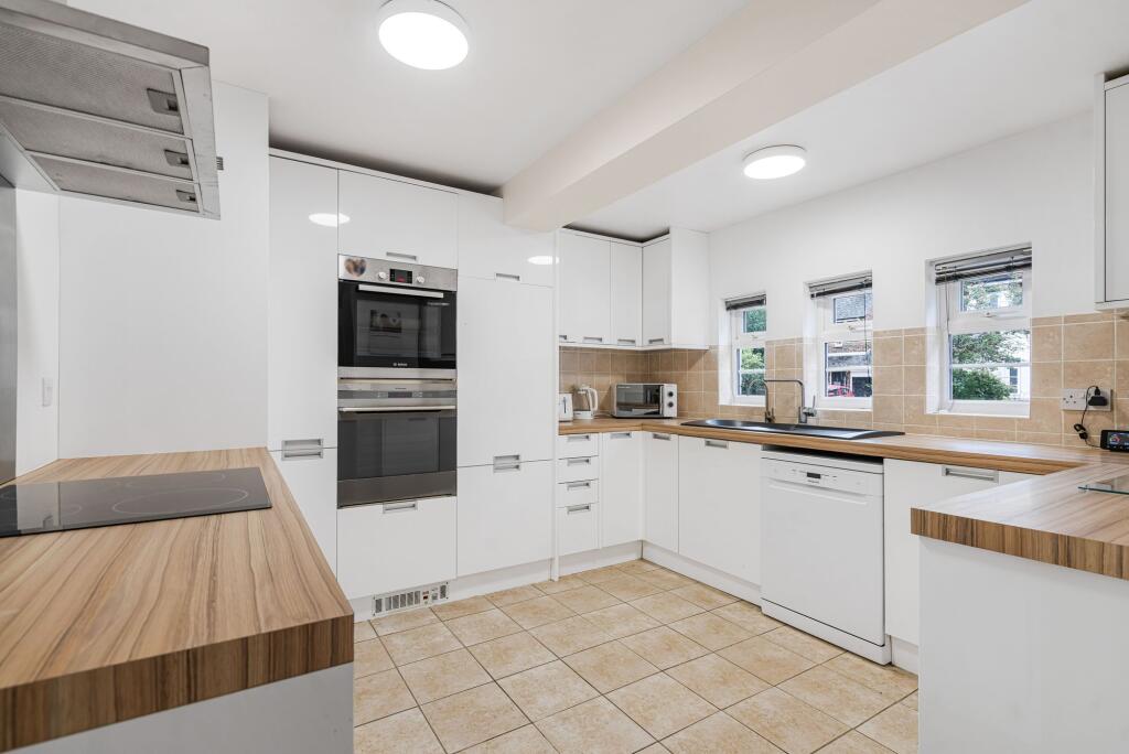 House in Milton Keynes, Woolstone, Campbell Park - View 5
