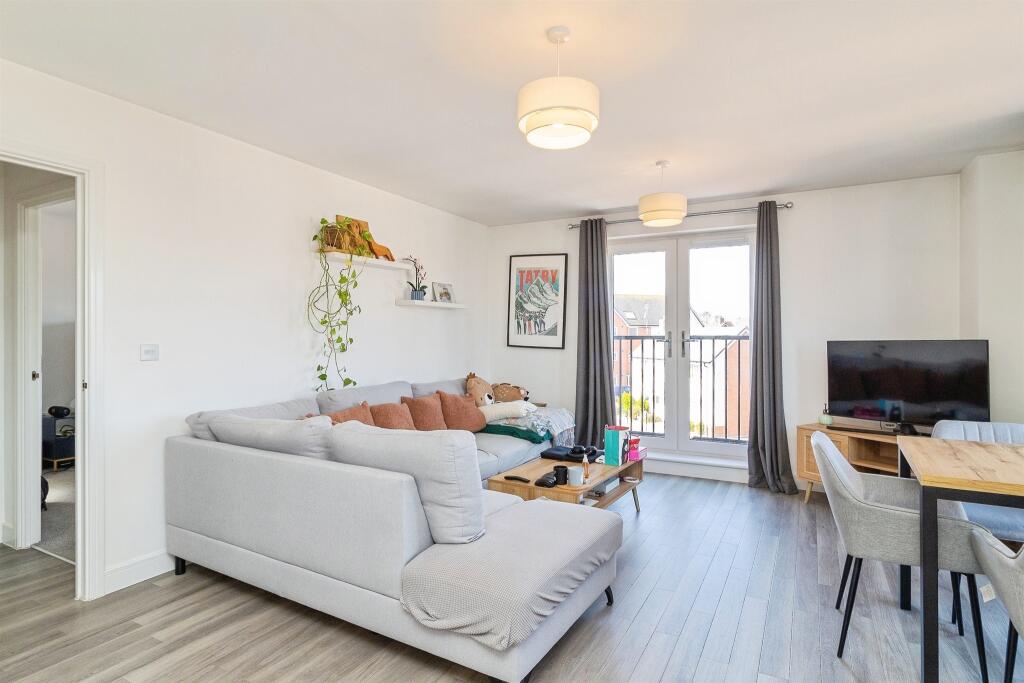 Apartment in Milton Keynes, Newton Leys, Bletchley and Fenny Stratford - View 5