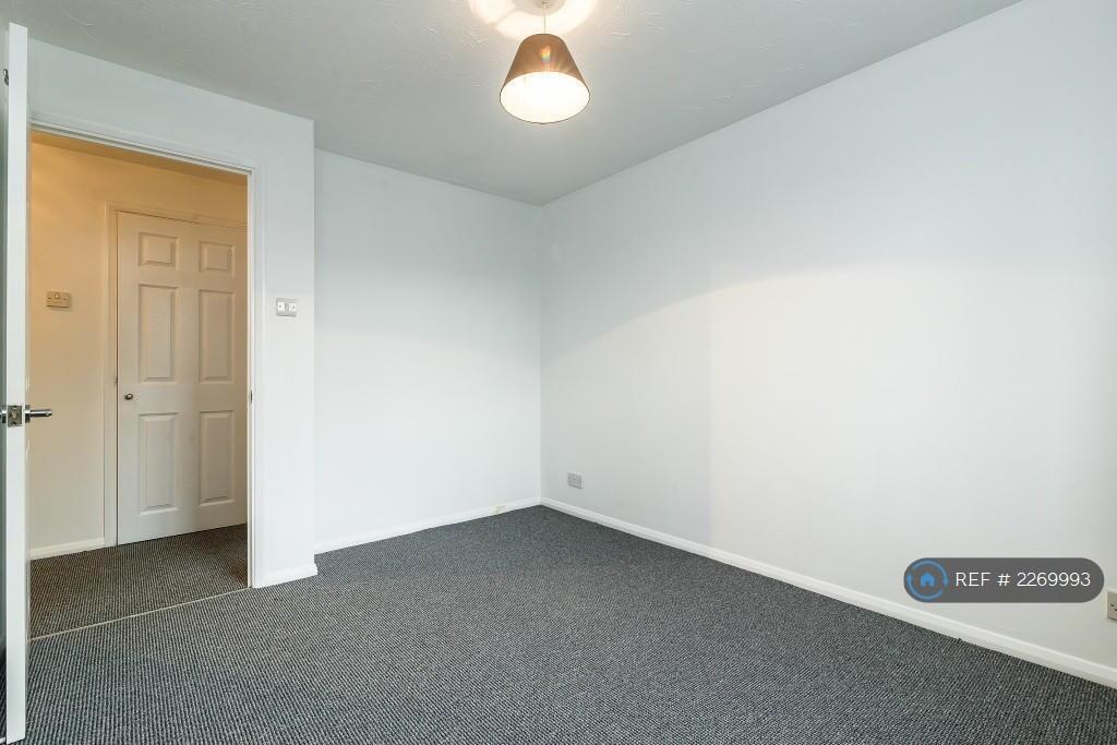 Apartment in Ilford - View 5