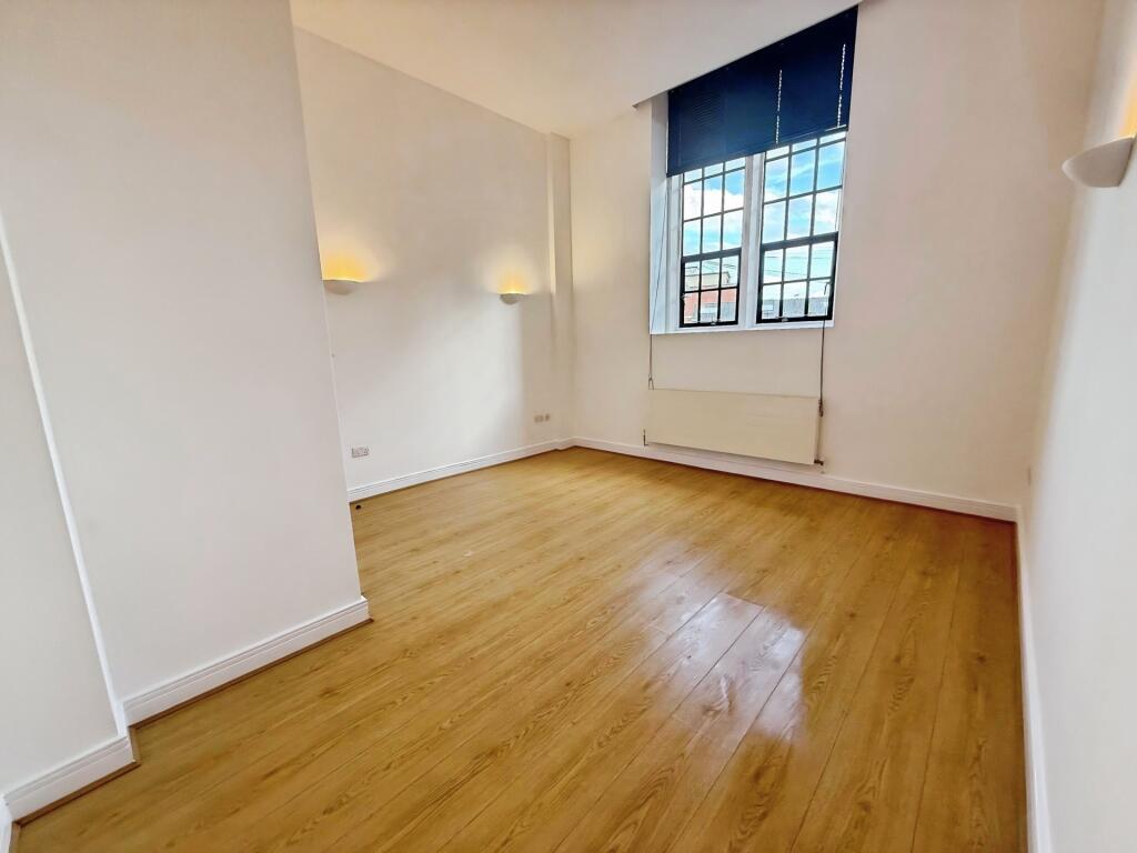 Apartment in Worcester, Worcestershire - View 2
