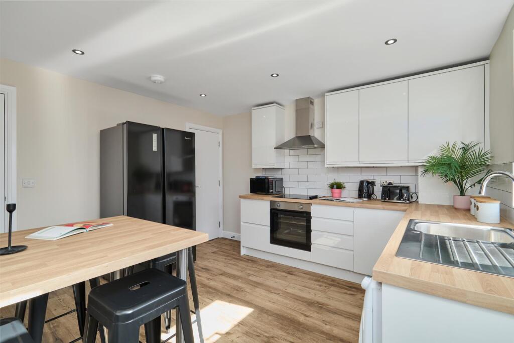 House in Leeds, West Yorkshire - View 5