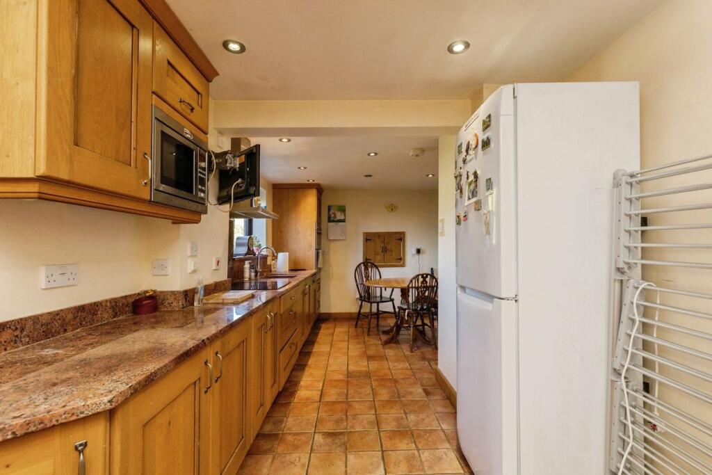 House in Swindon - View 4