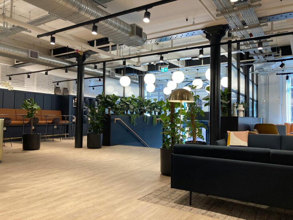 Reception/Business Lounge