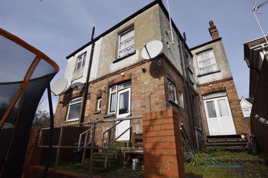 Mostyn Avenue, WEMBLEY photo 3