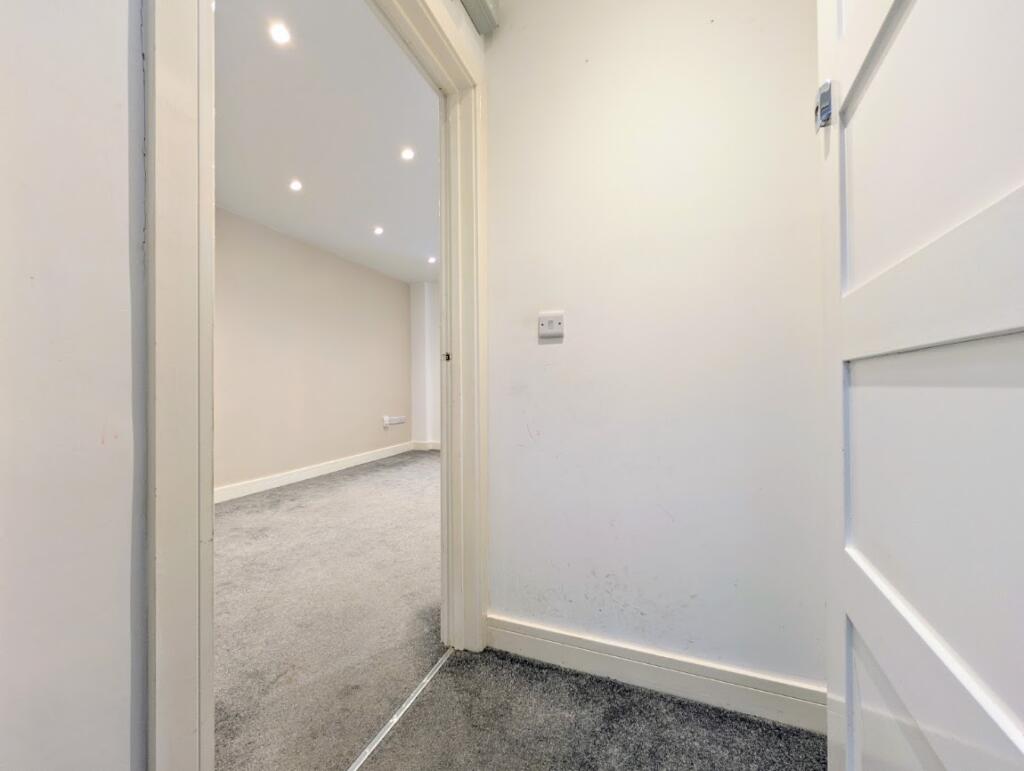 Apartment in Worthing, Broadwater - View 2