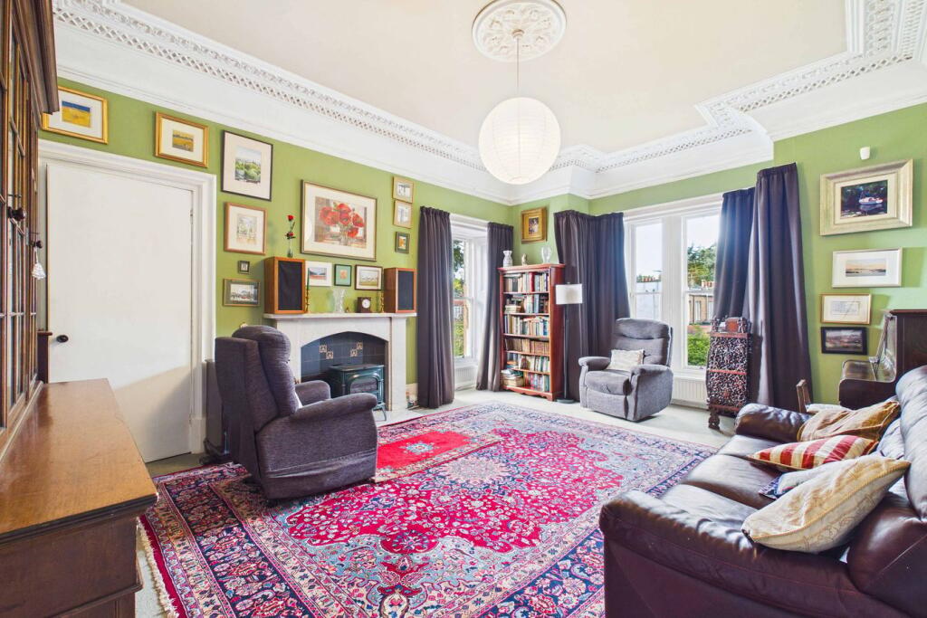 Apartment in Edinburgh, Trinity - View 3