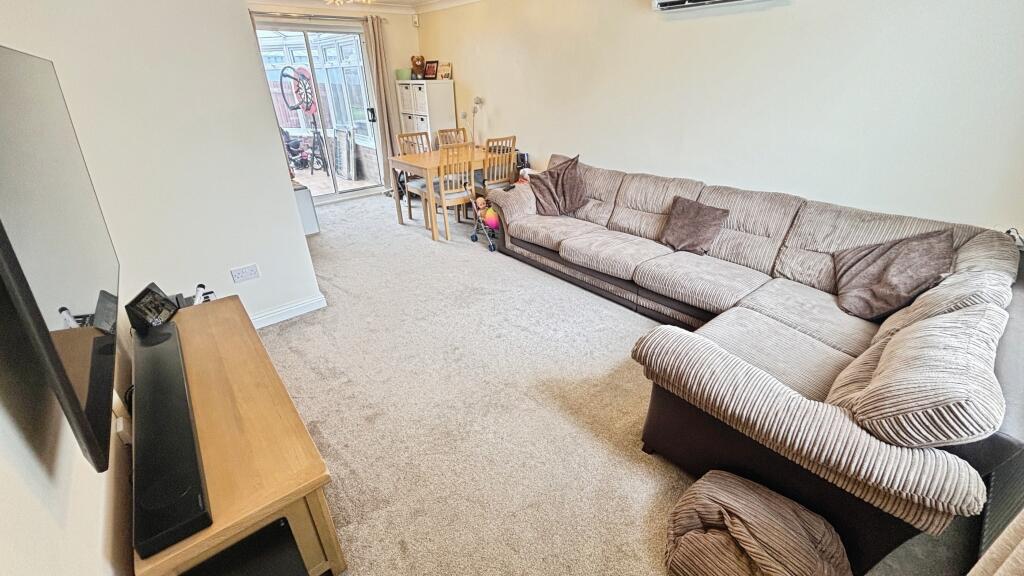 House in North Kesteven, Waddington - More