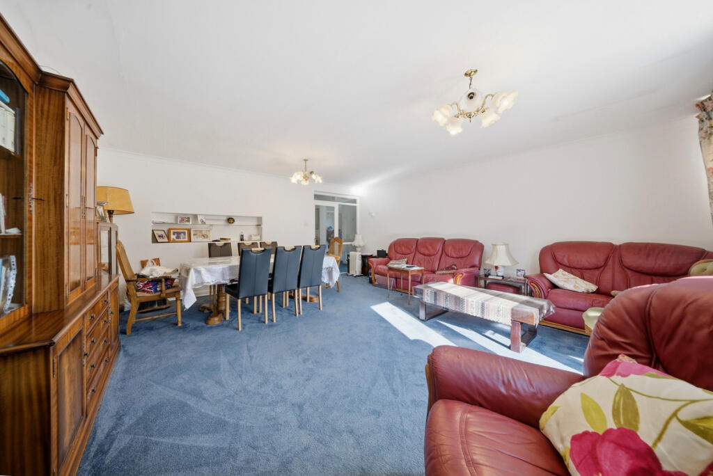 Stonegrove, Edgware, HA8 - View 5