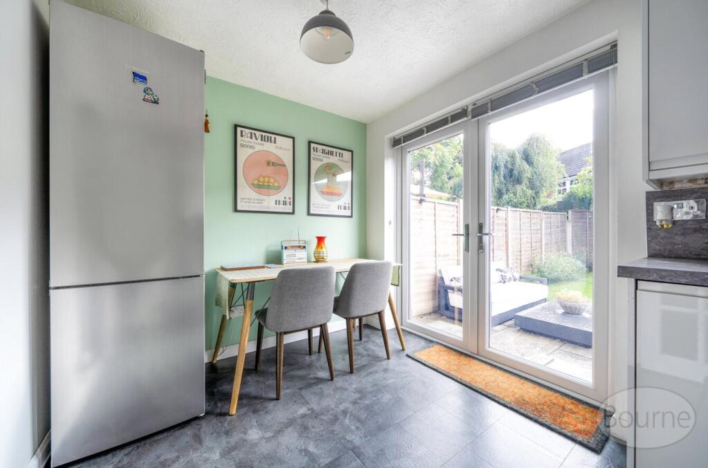 Allee Drive, Liphook, Hampshire, GU30 photo 4
