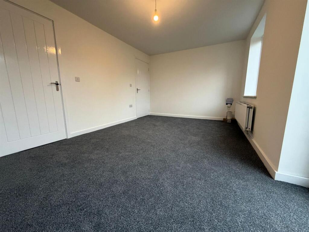 House in Wakefield, Jubilee Gardens, Outwood - View 5
