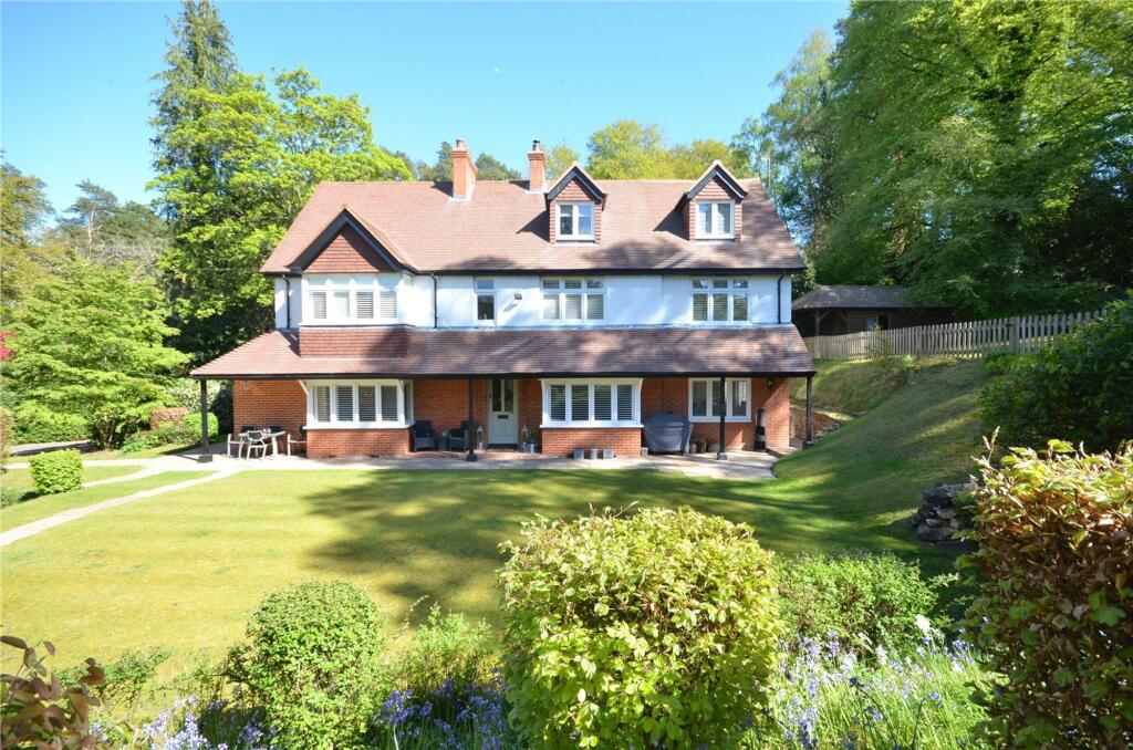 House in Waverley, Lower Bourne, Farnham - View 4