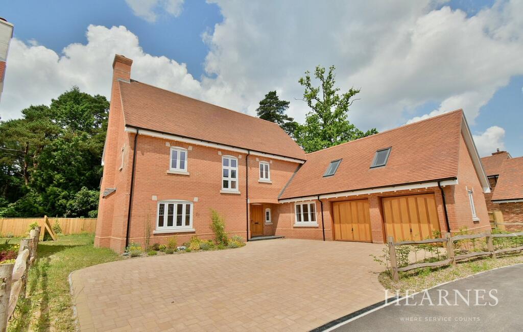 The Warren, Badgers Walk, Ferndown, BH22