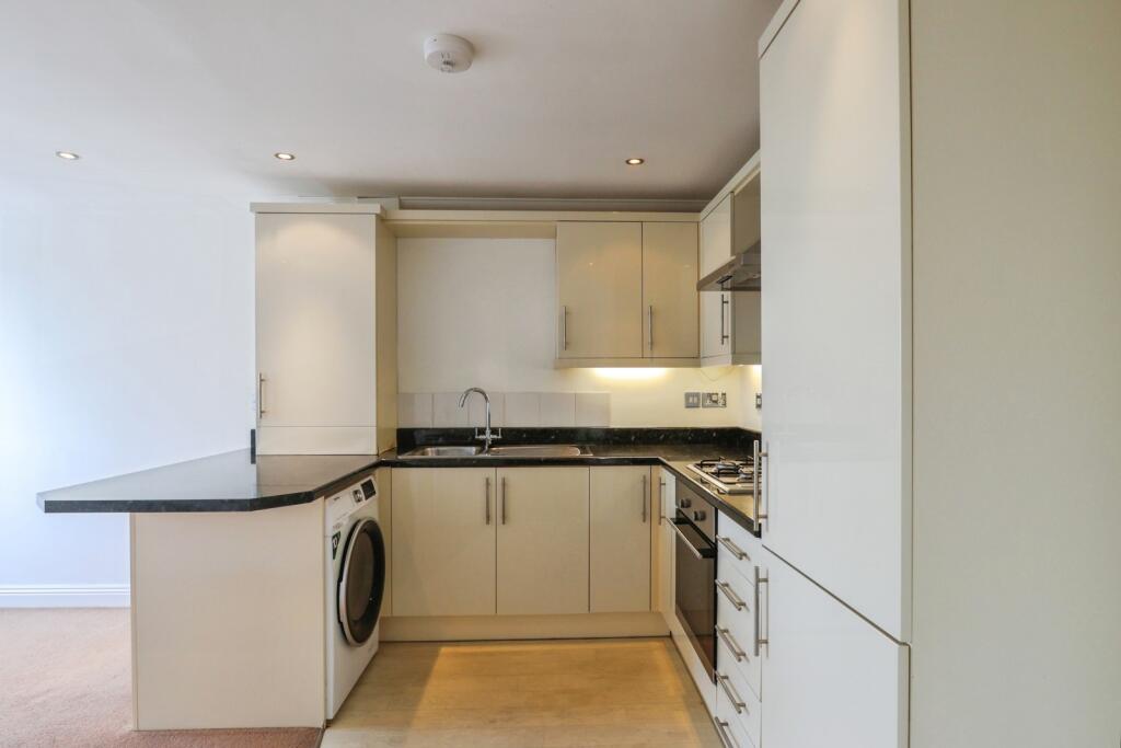 Apartment in Upton, Lytchett Minster and Upton - View 5
