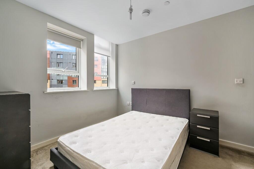 Apartment in Ilford - More