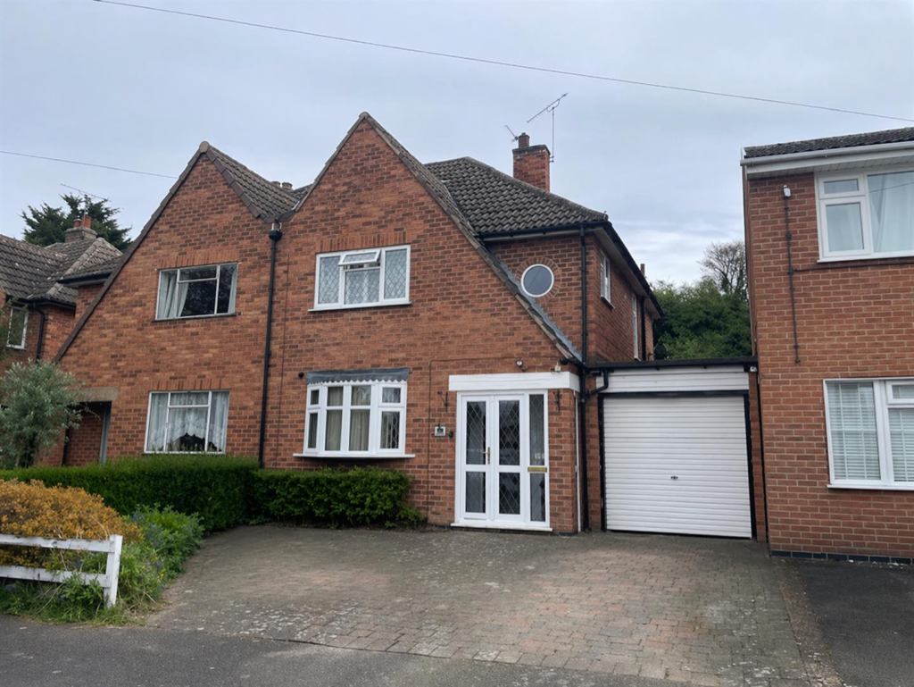 3-bed house on Chiltern Avenue, Cosby, Leicester, £325,000