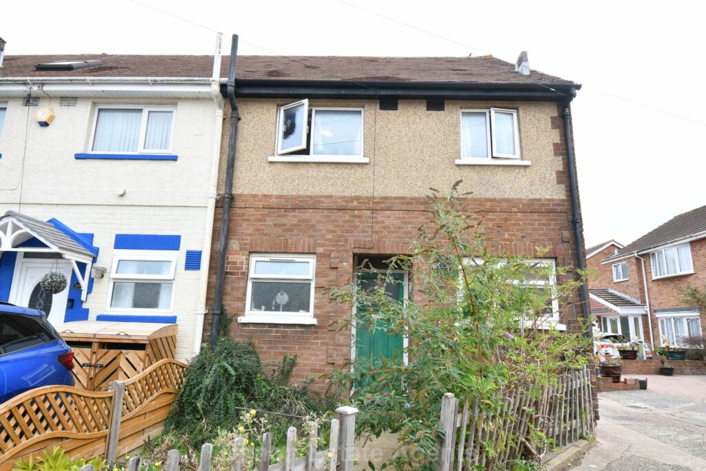 3-bed terraced on Thornton Road, Gosport, £215,000