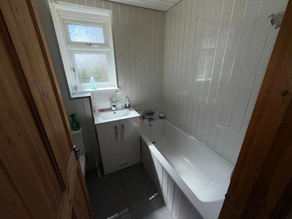 17 Huntingtower Road, Baillieston, Glasgow, Lanarkshire, G69 7BH photo 4