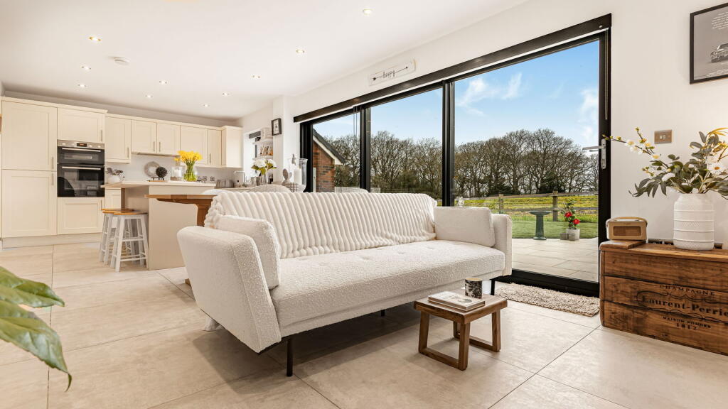House in Birmingham, Sutton Coldfield - View 2