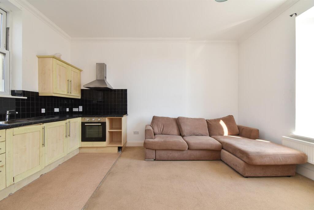 Apartment in Tonbridge - View 2
