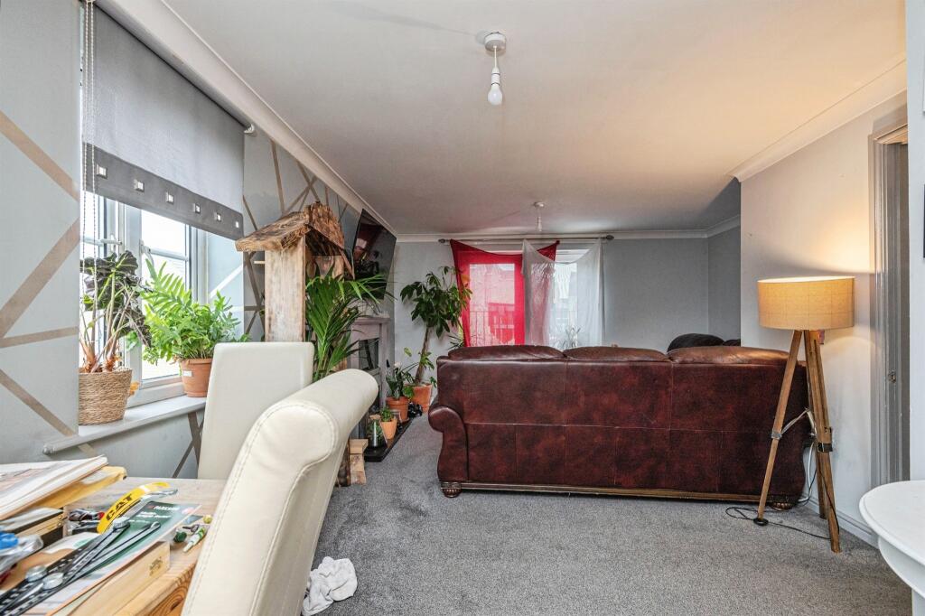 Apartment in Bradford, West Yorkshire - View 4