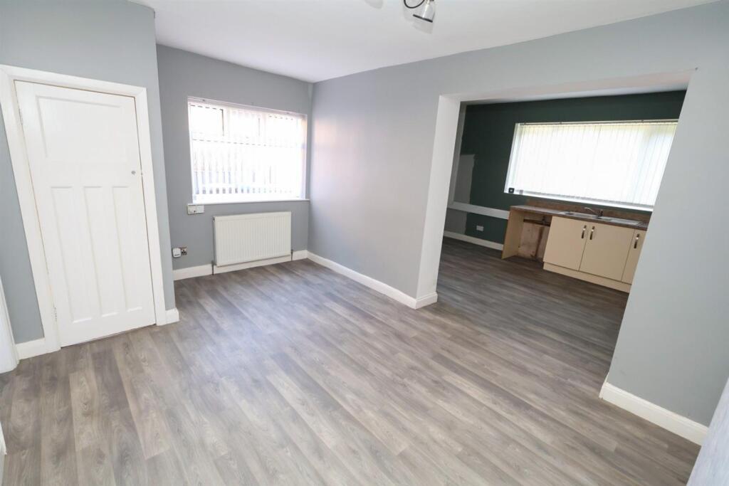 House in Salford, Barton upon Irwell - More