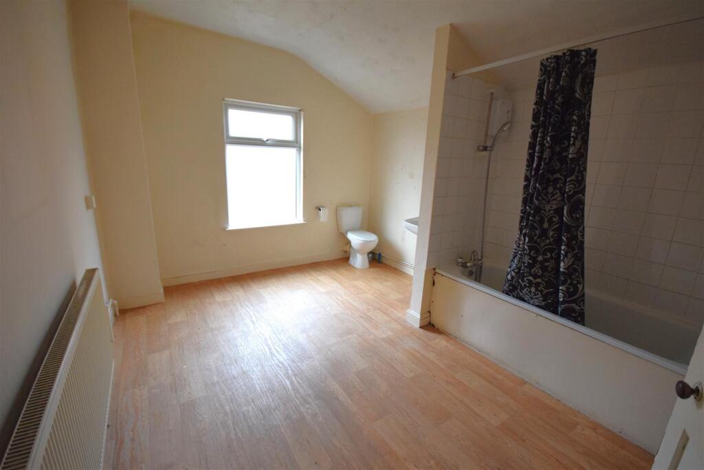 House in Northampton, West Northamptonshire - View 6