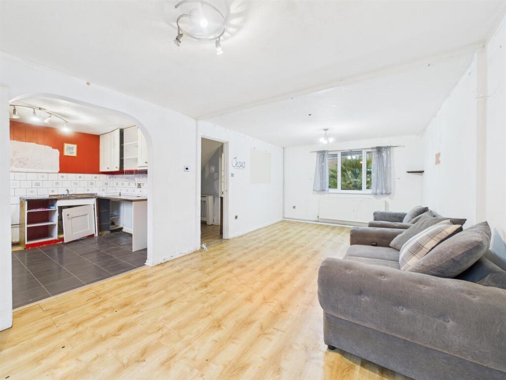 Collingwood Close, Peacehaven photo 2