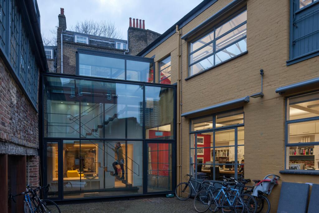 1 Rawstorne Place - Courtyard (bikes)
