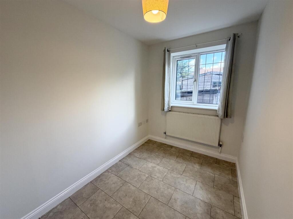 2 bedroom maisonette for rent