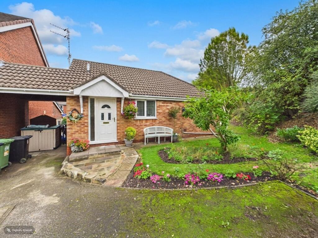 2-bed detached on Peveril Gardens, Newtown, Disley, SK12, £310,000