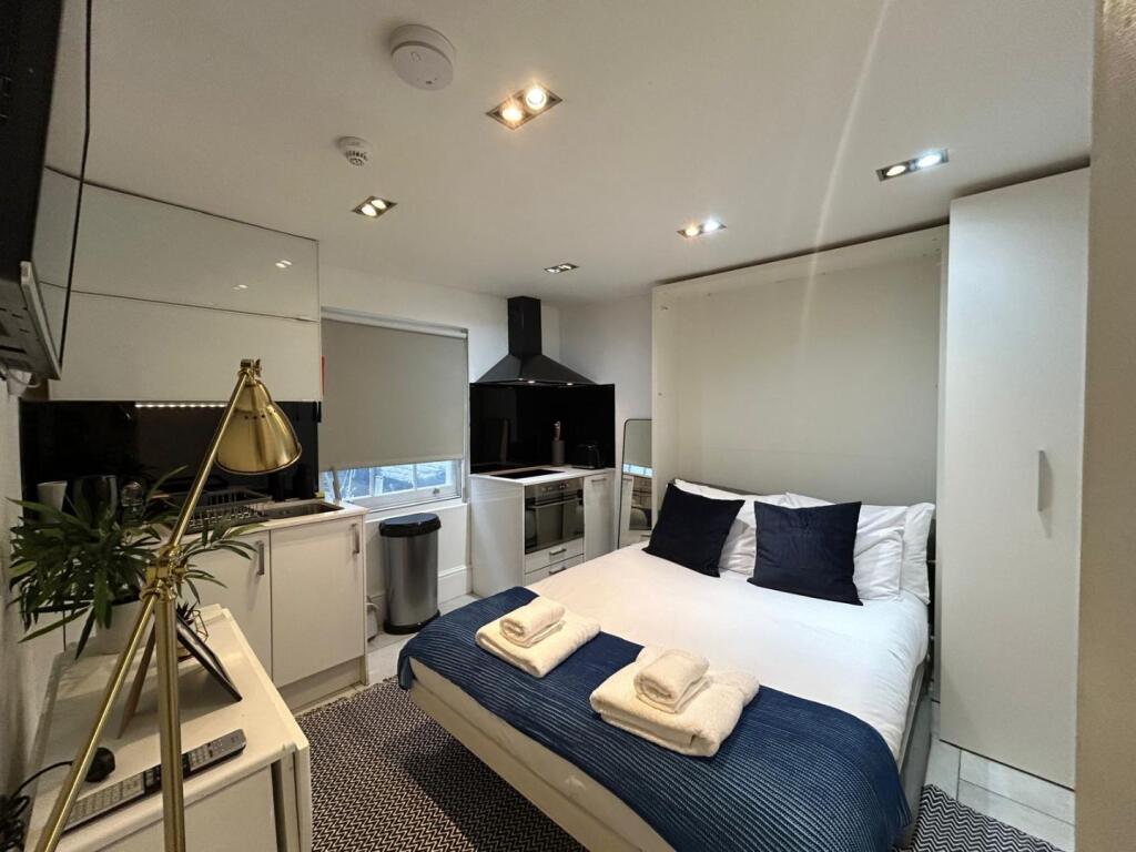 Main image of property: Studio Flat B2, 191 Gloucester Place, Baker Street NW1 6BU
