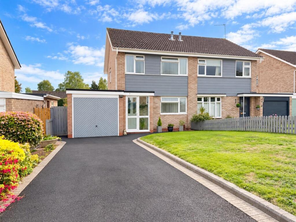 3-bed semi-detached on Nevinson Place, Hereford, £325,000