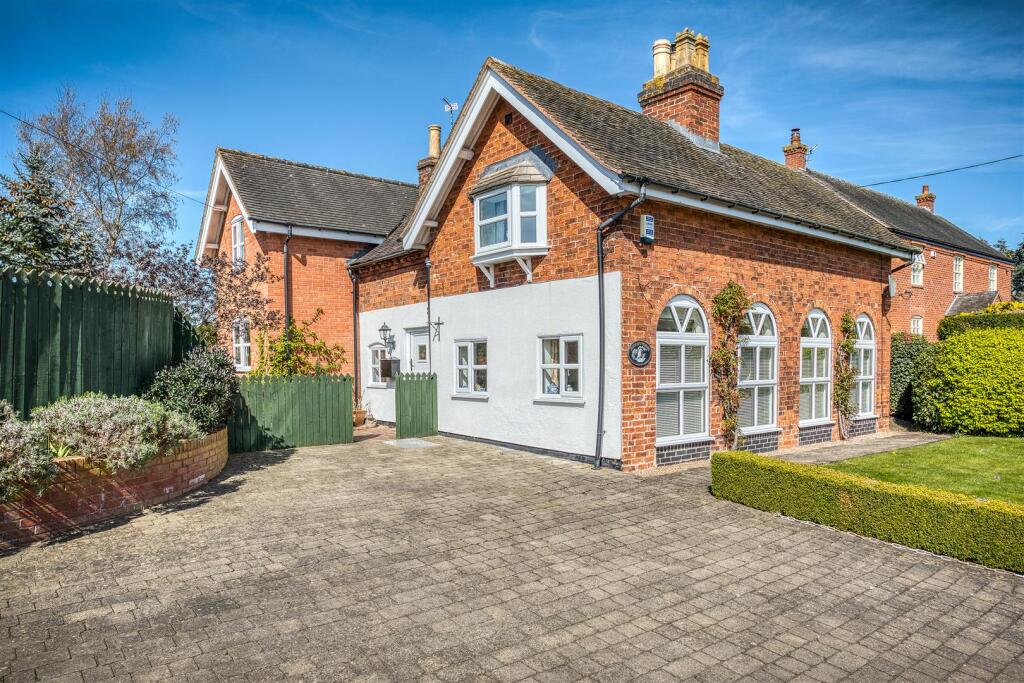 4-bed detached on Meadowside, Sutton-On-The-Hill, Ashbourne, £640,000