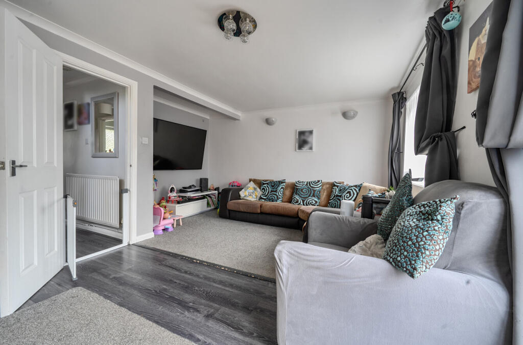 Springwood Avenue, Waterlooville, Hampshire, PO7 - View 4