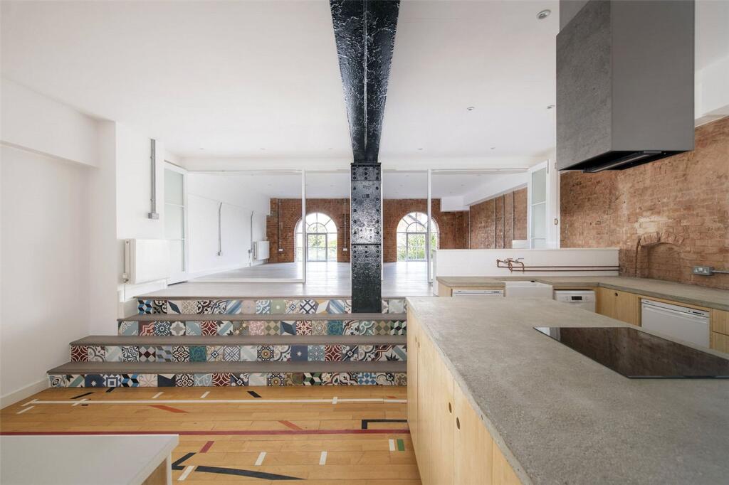 Main image of property: Morris Road, London, E14